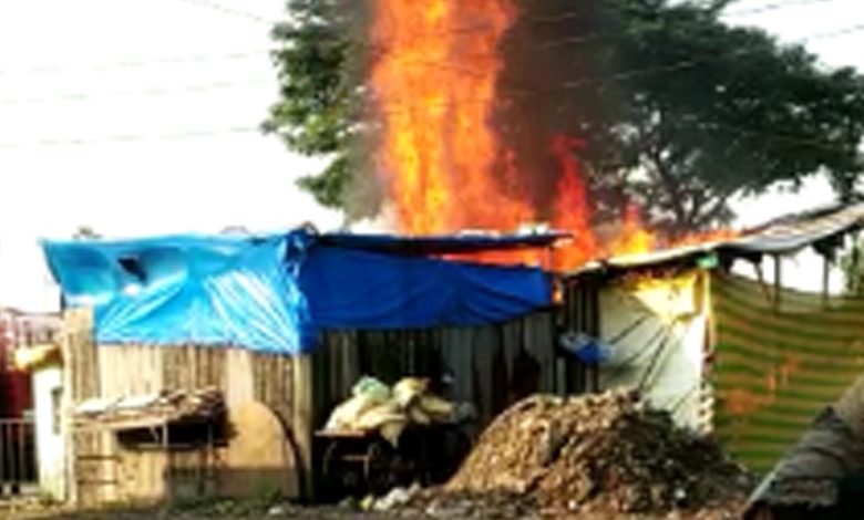 नवी मुंबईतील गोठीवली गावाजवळ भंगार गोदामाला लागली आग